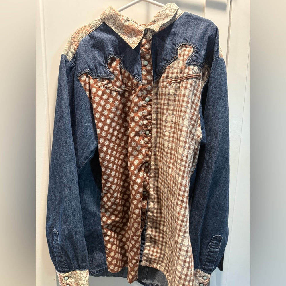 Wrangler Blue Denim pearl, snap, with brown and orange and turquoise